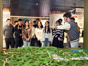 一群人在房间里AI 生成的内容可能不正确。